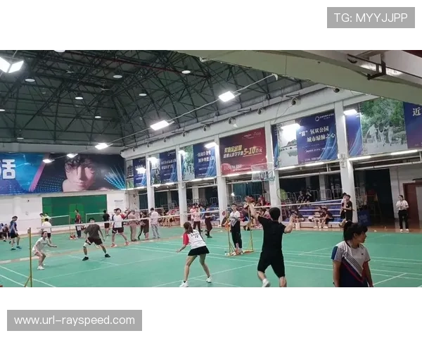 阿拉善盟“体彩杯”羽毛球赛举办 200余名爱好者参与