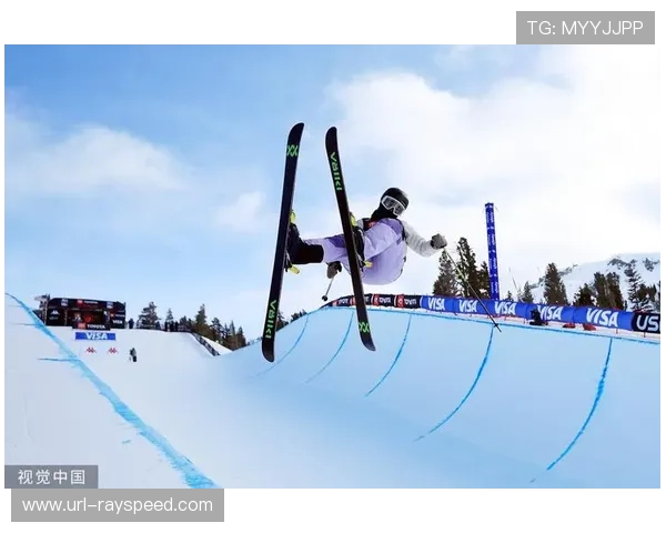 滑雪世界杯中国选手张可欣获得铜牌 滑雪世界杯中国选手张可欣获得铜牌